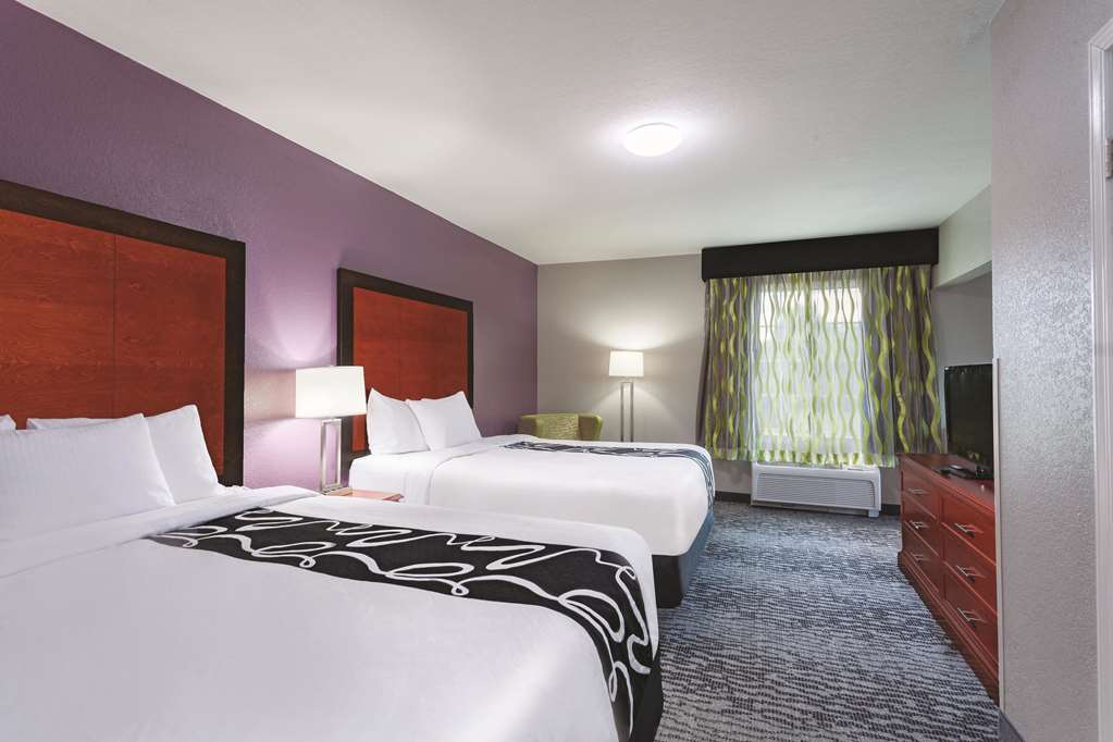 La Quinta Inn & Suites by Wyndham Knoxville North I 75 - photo 35