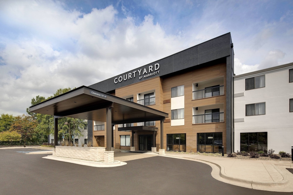 Courtyard by Marriott Grand Rapids Airport - photo 38