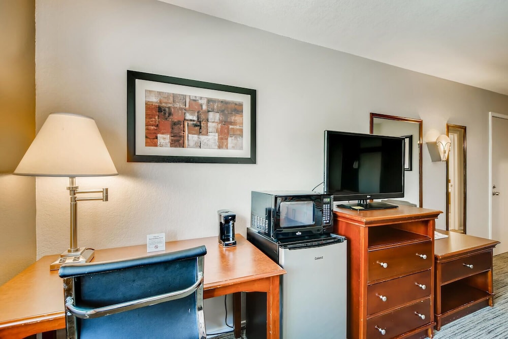 Orangewood Inn & Suites Midtown - photo 15