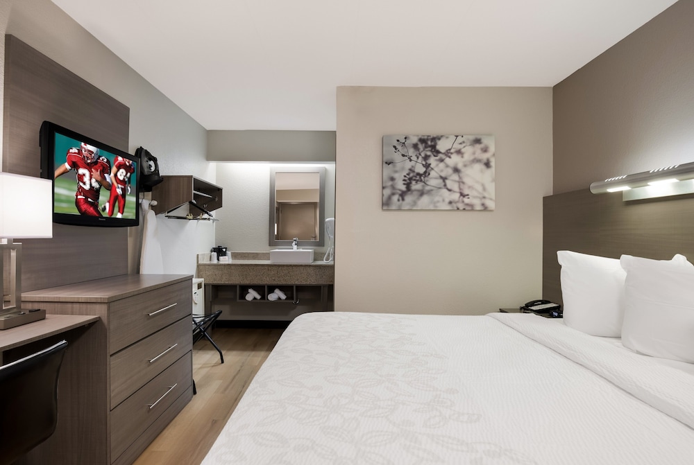 Red Roof Inn PLUS Chicago Naperville - photo 8