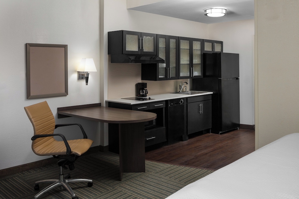Candlewood Suites Omaha Airport by IHG - photo 6