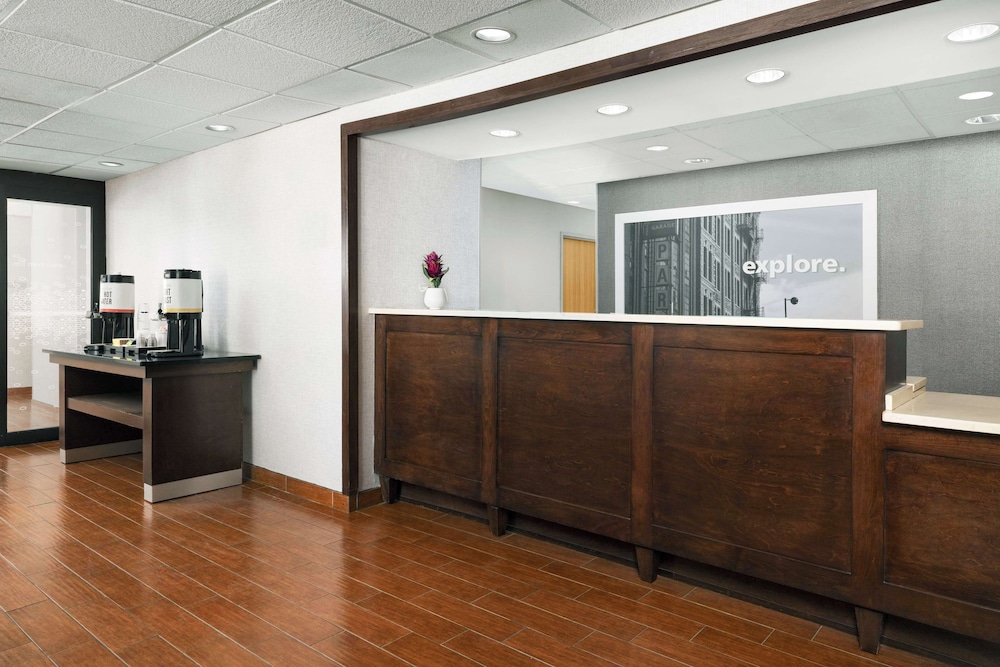 Hampton Inn Laredo - photo 4