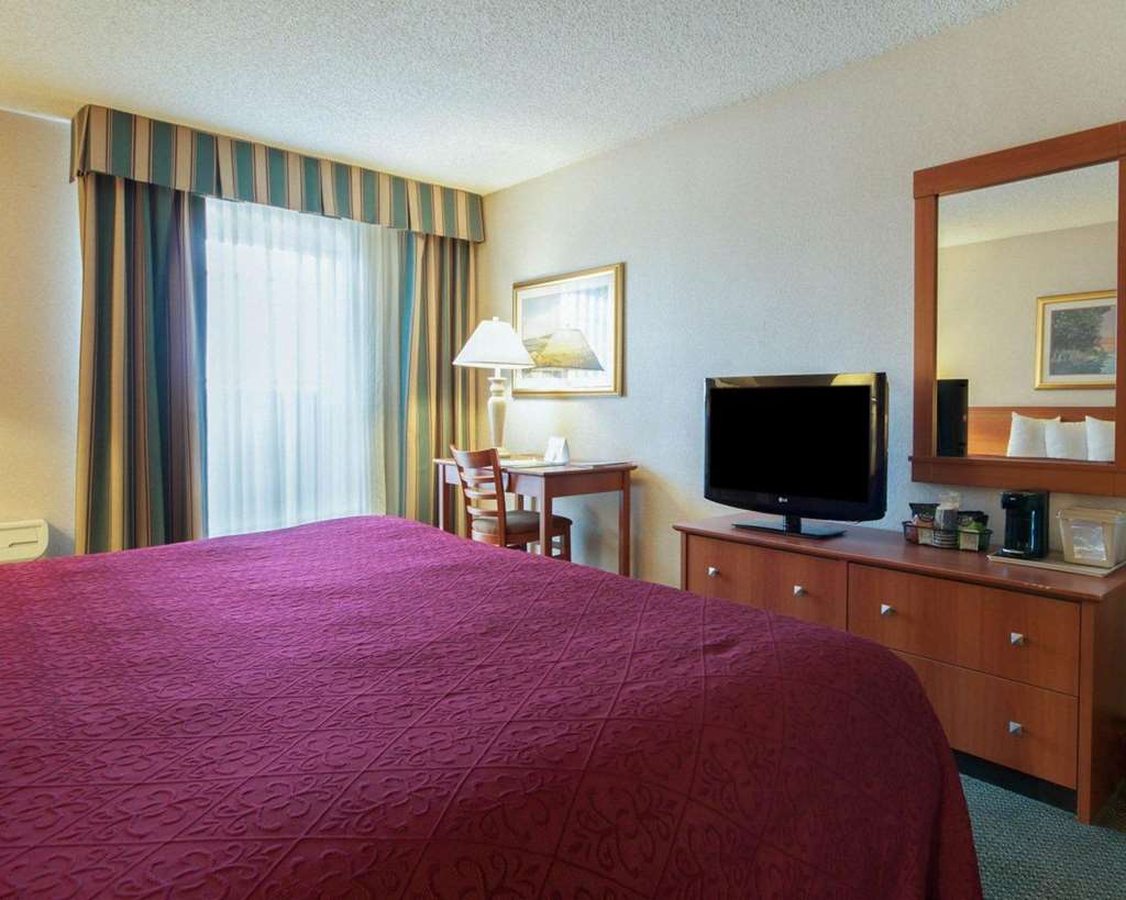 Quality Inn Airport East - photo 11