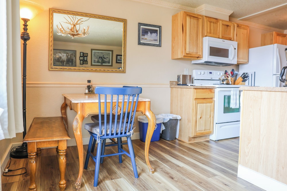 Yellowstone Gateway Inn - photo 95