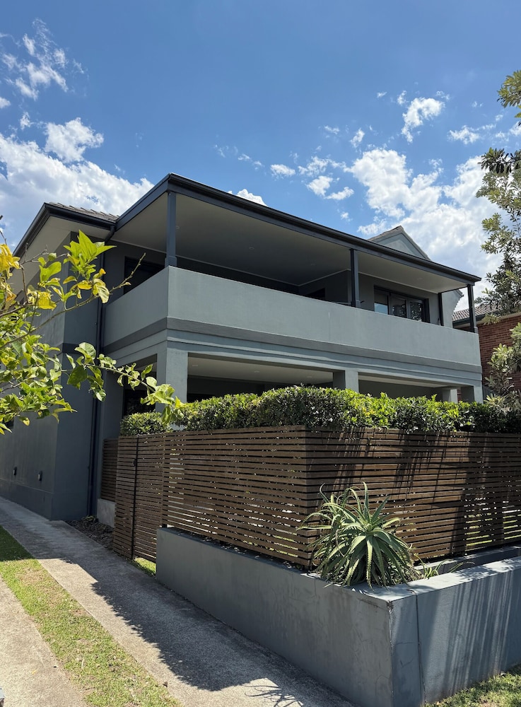 Manly 3 Bedroom Home Upper Duplex — 4-Star Luxury Hotel in Manly, Australia