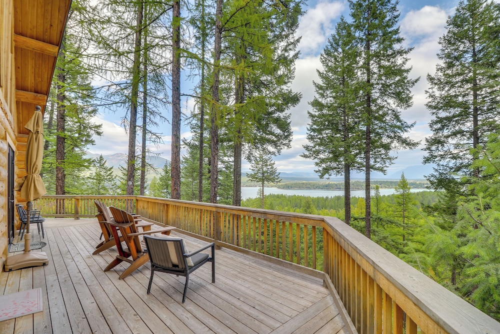 Hand Crafted Cabin with Whitefish Lake Views — 4-Star Luxury Hotel in Whitefish, United States