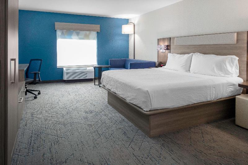 Holiday Inn Express & Suites Roanoke Rapids SE by IHG - photo 63