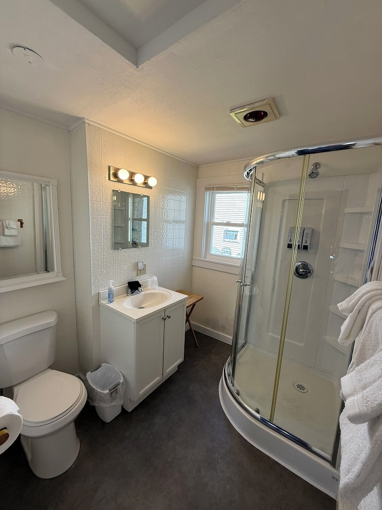 The Yardarm Motel - photo 20