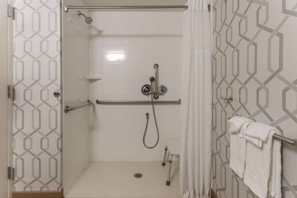 Hampton Inn Madison East Towne Mall Area - photo 13