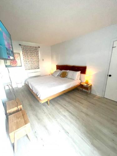 Pineapple Shores Retro Motel 9 in Daytona Beach, United States