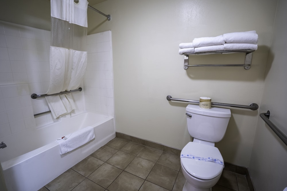 Howard Johnson by Wyndham Buena Park - photo 20