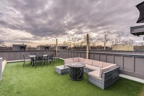 Highland Station Private Rooftop Sleeps 14 in Nashville, United States