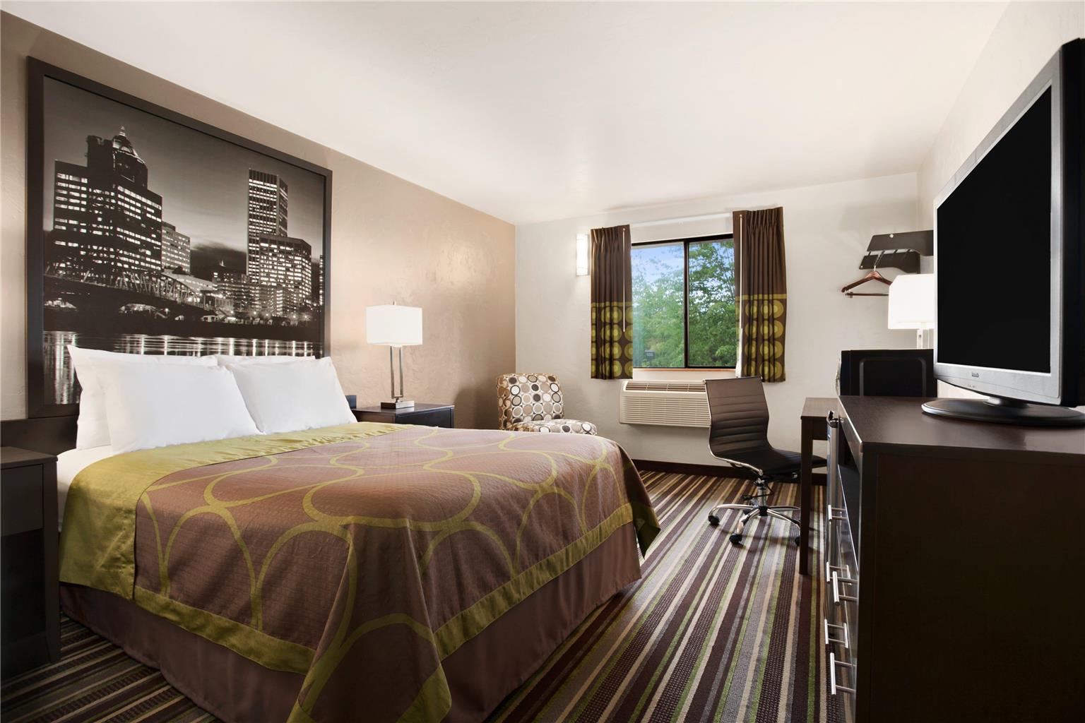Super 8 by Wyndham Portland Airport - photo 7