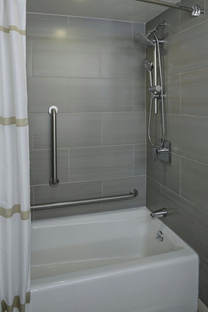 Marriott East Lansing at University Place - photo 24