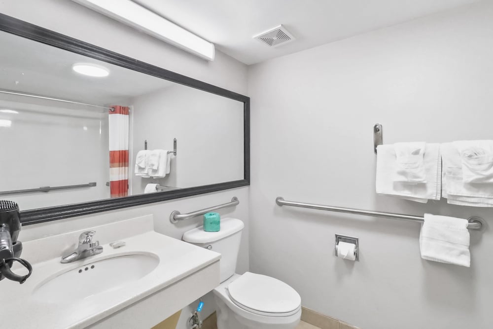 Red Roof Inn & Suites Fayetteville Fort Bragg - photo 19