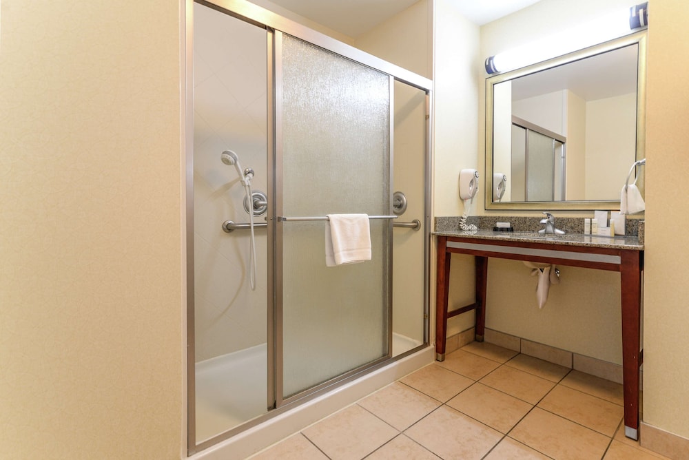 Hampton Inn & Suites Detroit Chesterfield Township - photo 35