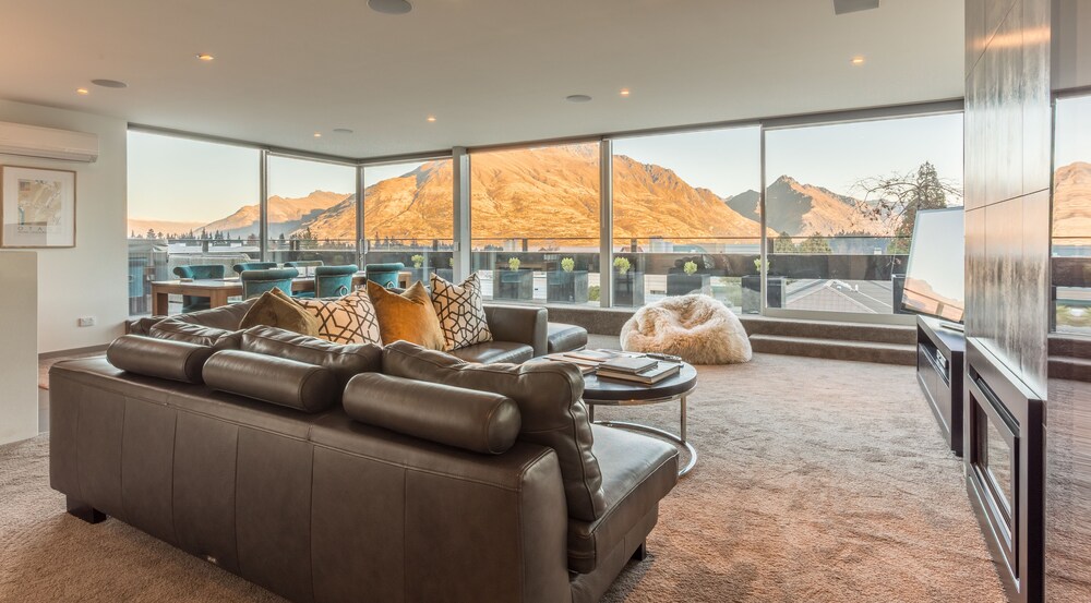 Views on Hallenstein — 5-Star Luxury Hotel in Queenstown, New Zealand