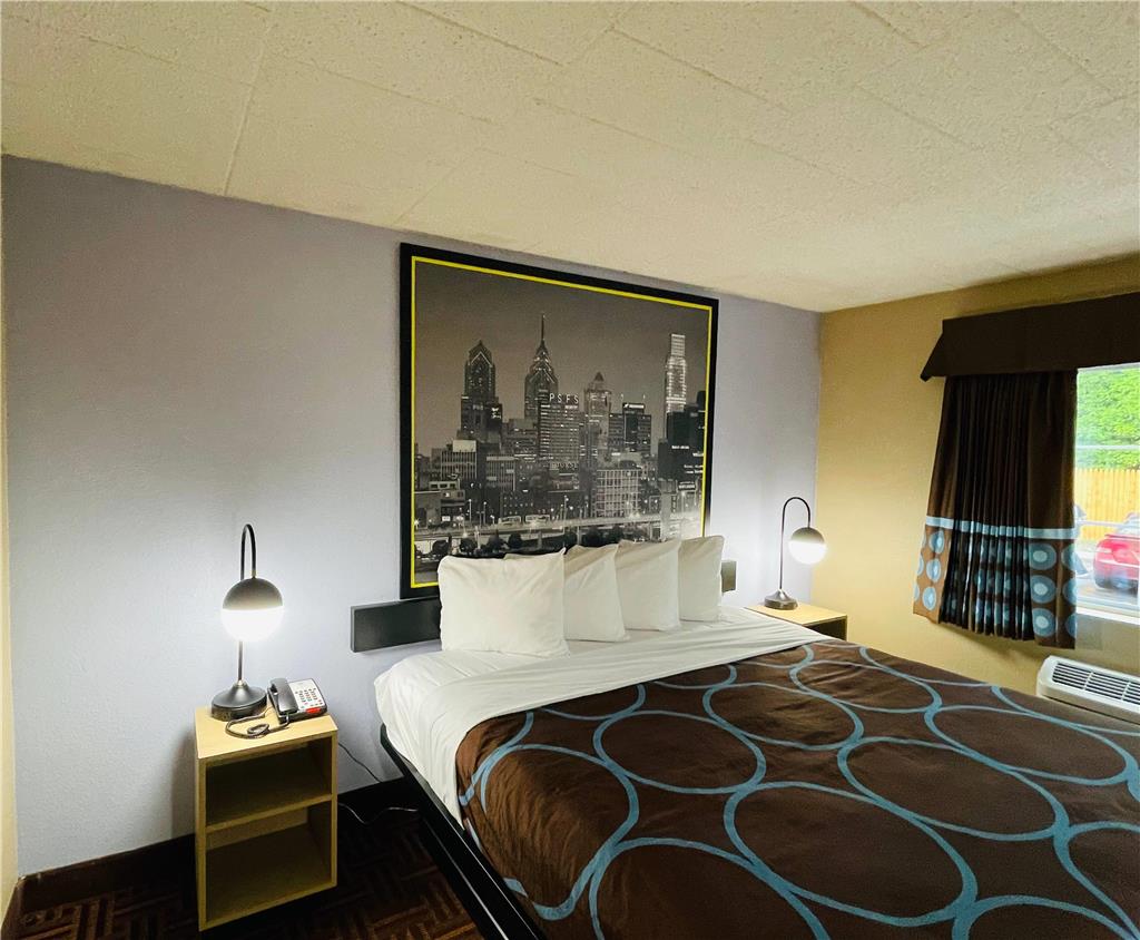Super 8 by Wyndham Gloucester - photo 12