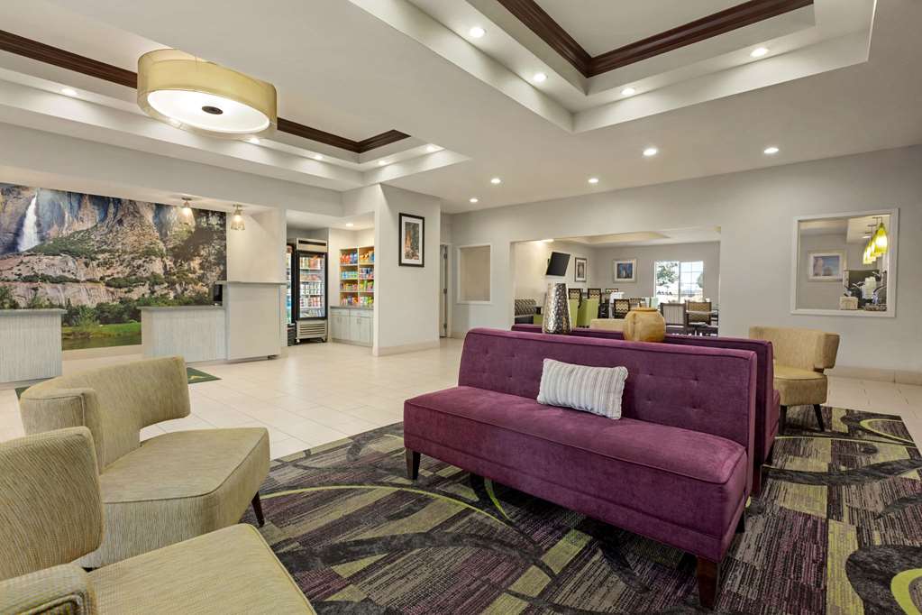 La Quinta Inn & Suites by Wyndham Fresno Northwest - photo 9