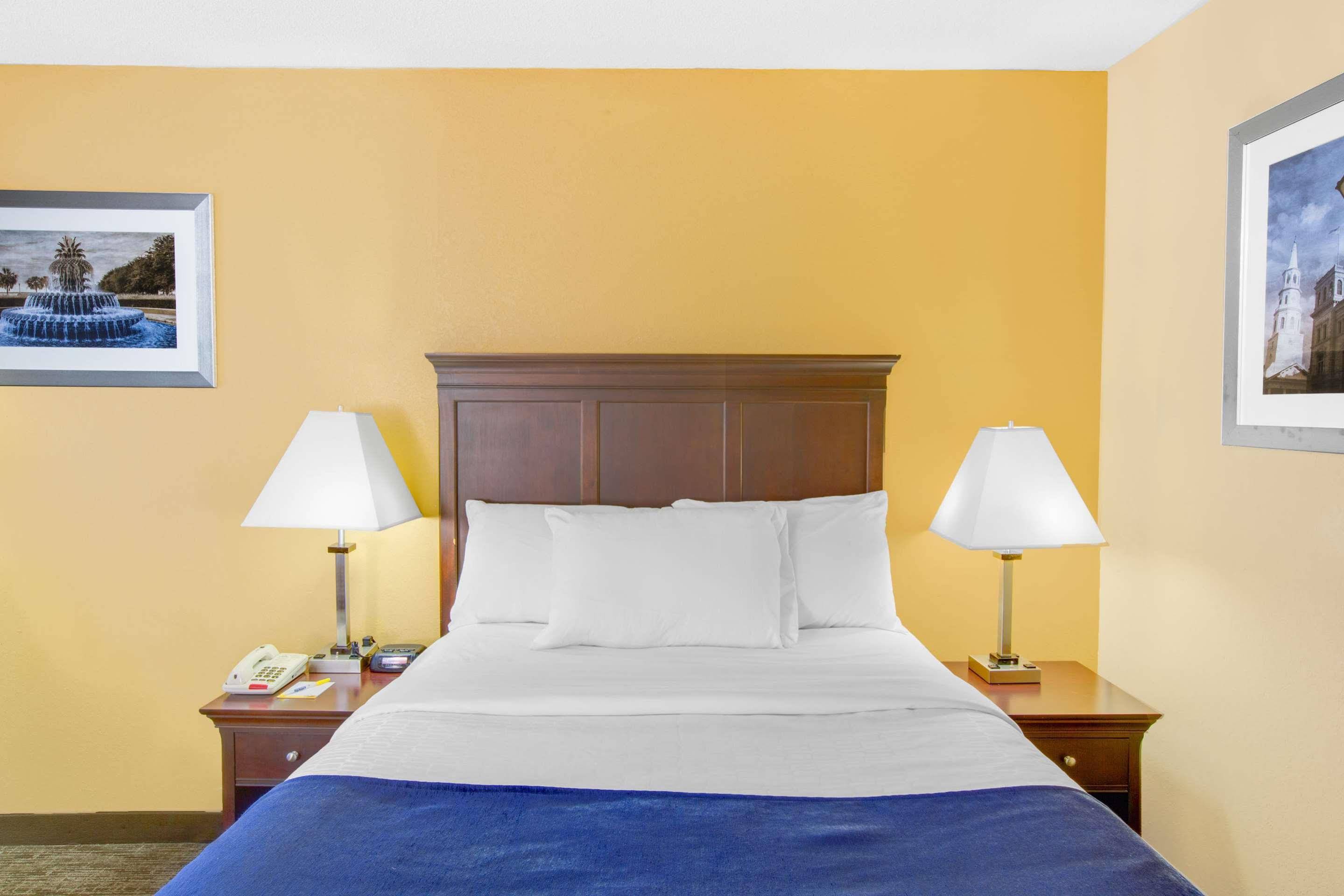 Days Inn by Wyndham Charleston Historic District - photo 15