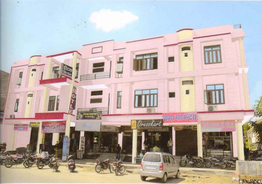 Hotel Mid Town — hotel in Bhilwara