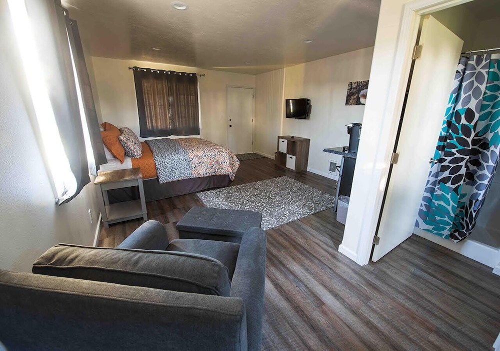 Pacific City Inn - photo 9