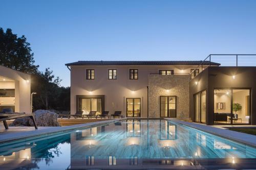 Villa Mons Caldera for 10 people with 40 m2 infinity heated pool & kids playground — 4-Star Luxury Hotel in Krsan, Croatia