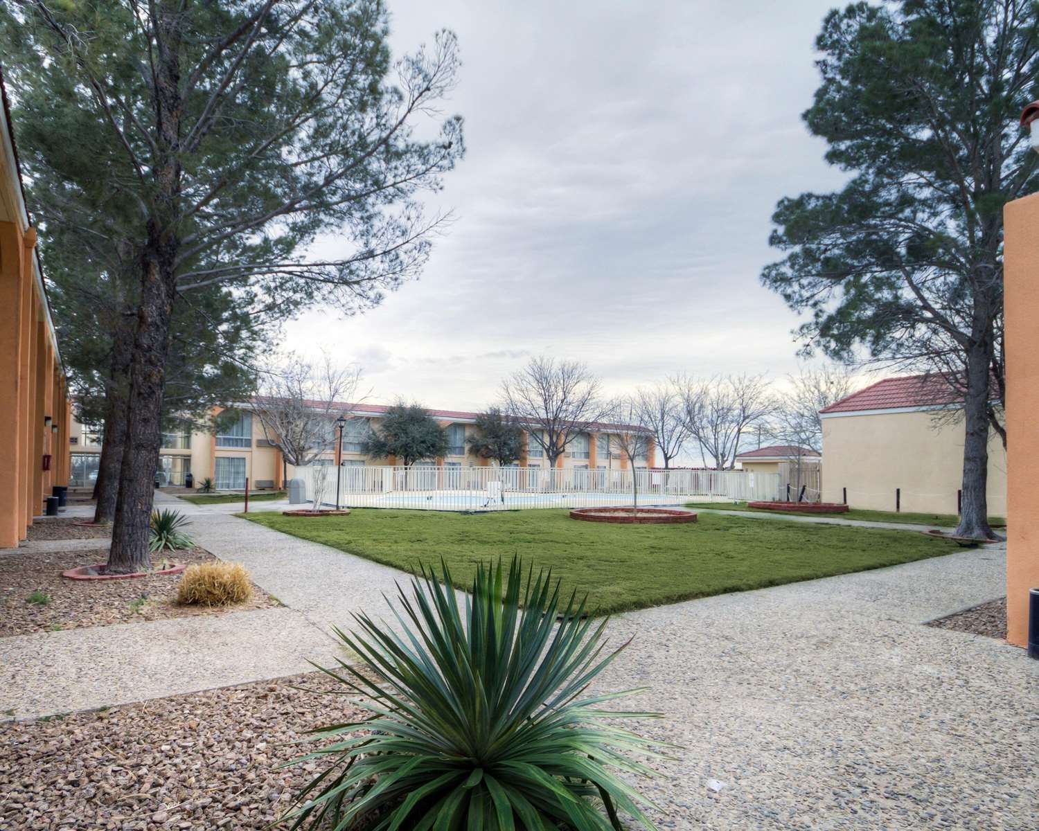Suburban Studios Pecos - photo 31