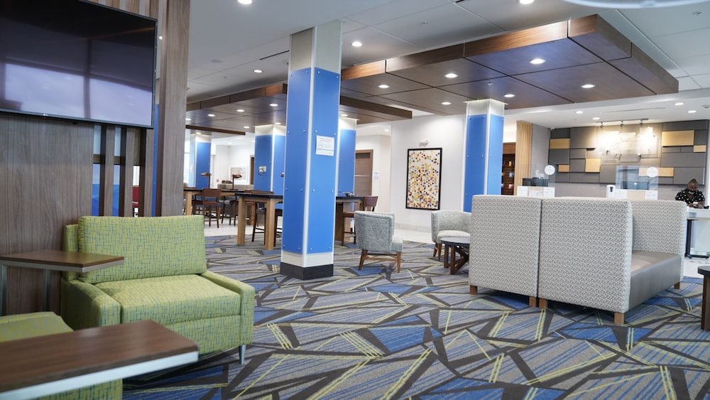 Holiday Inn Express & Suites Dallas Central Market Center by IHG - photo 5
