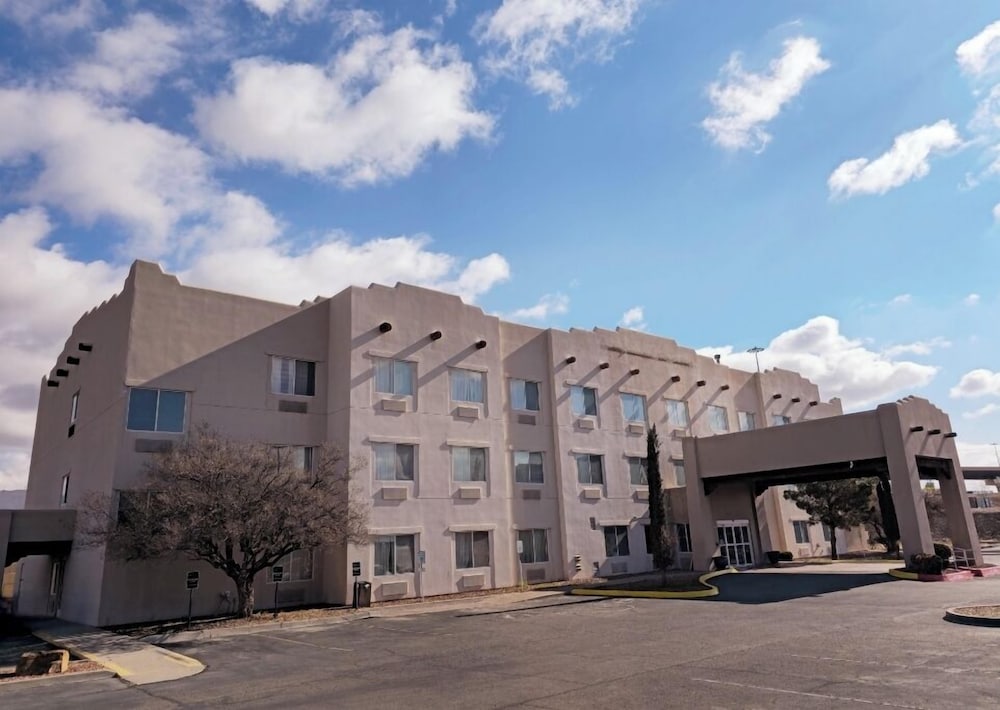 Quality Suites University - featured photo