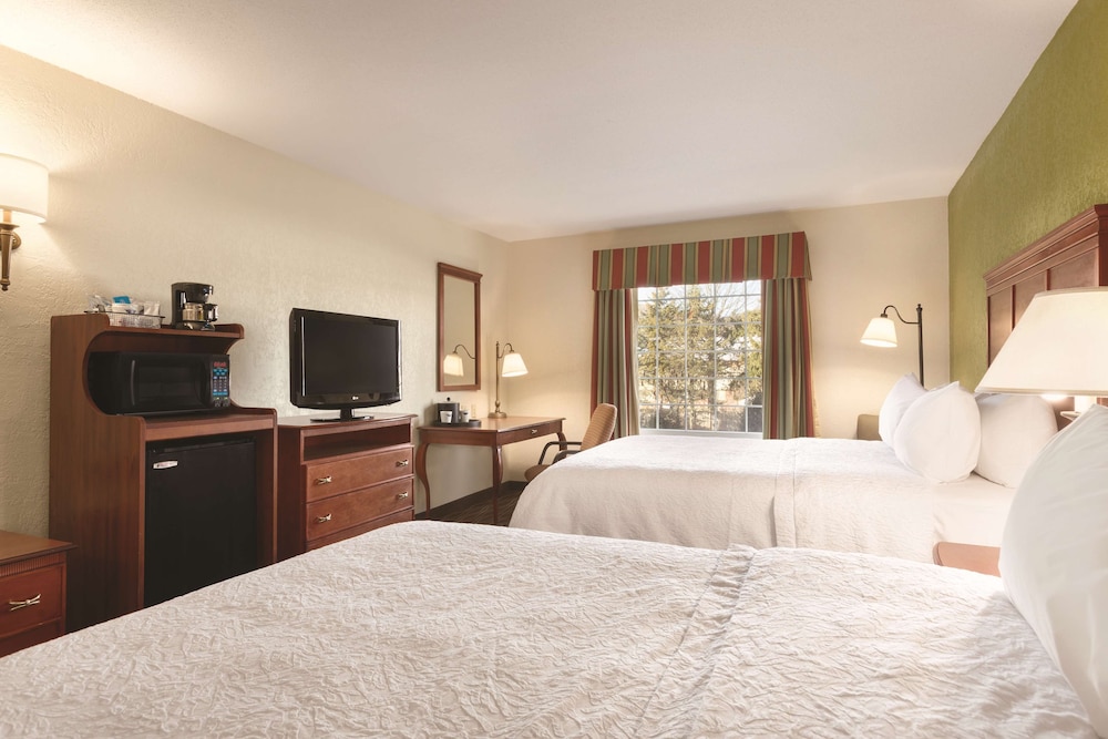 Hampton Inn & Suites Greenfield - photo 17