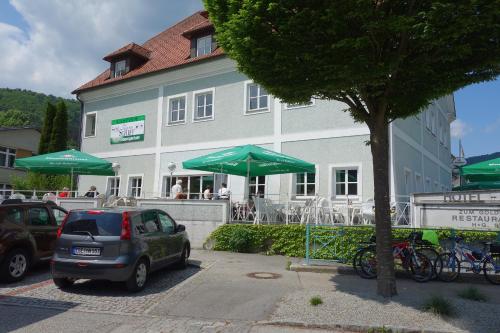 Goldenes Schiff Hotel Mietparkplätze — hotel in Waldkirchen Am Wesen