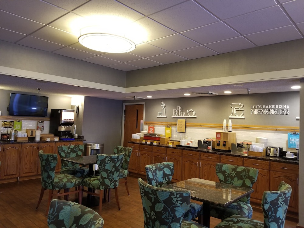 Hampton Inn Springfield South - photo 12