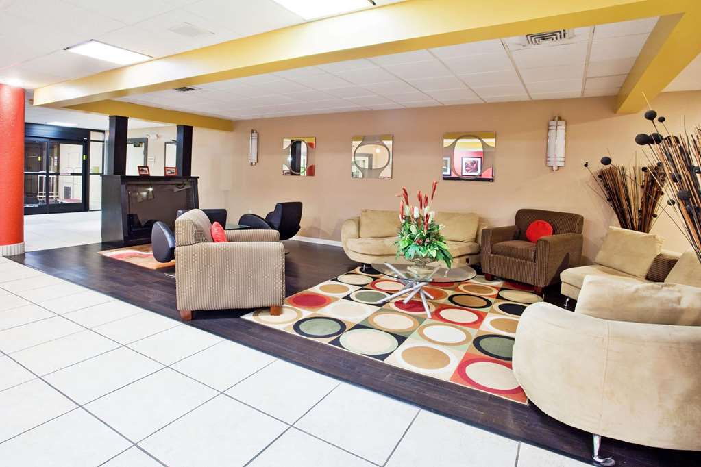 La Quinta Inn & Suites by Wyndham Memphis Airport Graceland - photo 7
