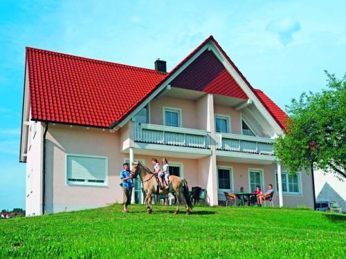 Ferienwohnungen Lindlhof — 4-Star Luxury Hotel in Riedenburg, Germany