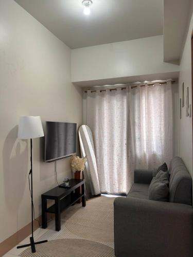 1Bedroom Condo at Shore Near Airport & MOA Balcony Pool View — 4-Star Luxury Hotel in Manila, Philippines