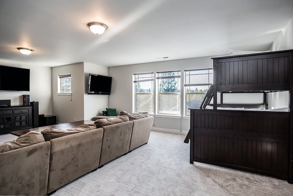 Flagline Trail 5 Bedroom Home by RedAwning — 4-Star Luxury Hotel in Bend, United States