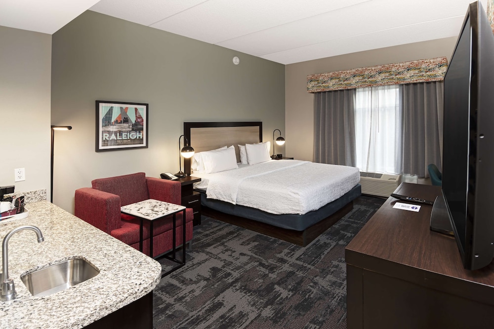 Hampton Inn & Suites Raleigh Downtown - photo 37