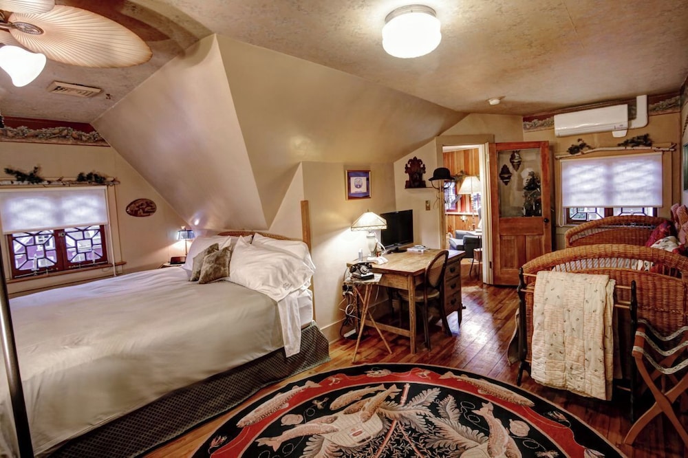 The Queen A Victorian Bed & Breakfast - photo 25