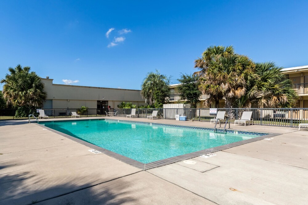 Eco Inn Suites by Hotel O Baytown - photo 24