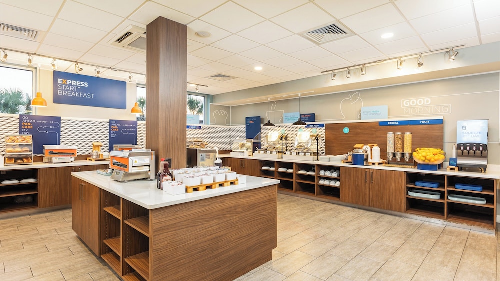 Holiday Inn Express & Suites Panama City Beach Beachfront by IHG - photo 75