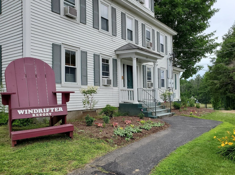 The Windrifter Resort - carbon neutral hotel in Wolfeboro