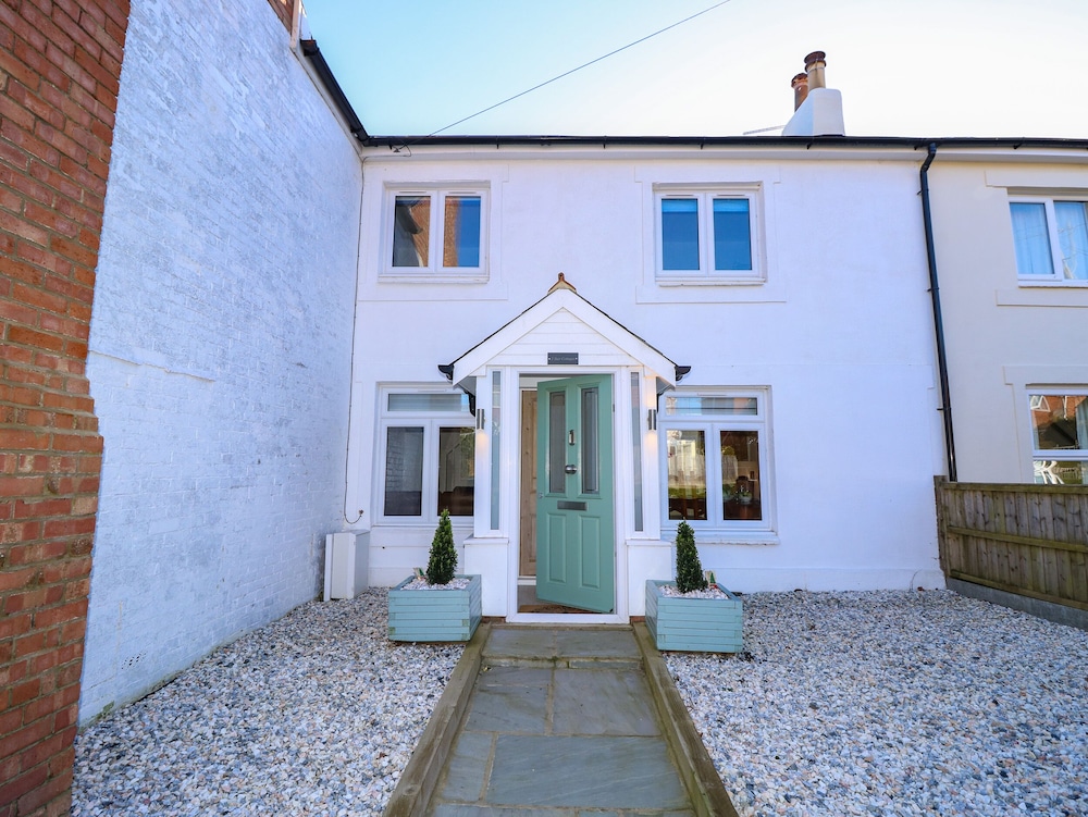 1 Star Cottages in Freshwater, United Kingdom