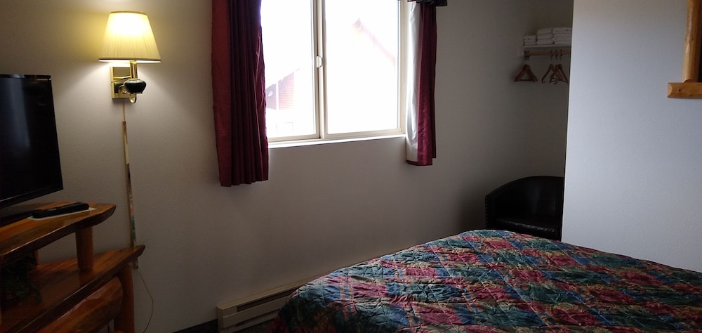 The Ponderosa Motel - photo 6
