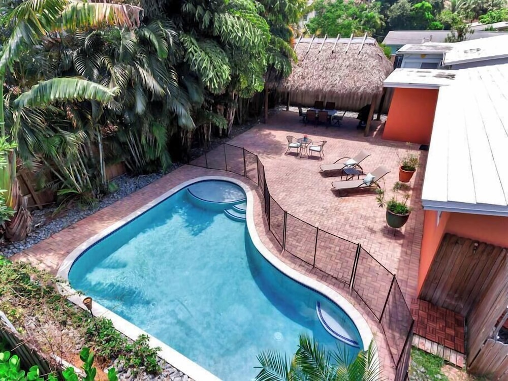 Hidden Gem Vacation Villa w Private Pool & TikiHut — 4-Star Luxury Hotel in Fort Lauderdale, United States