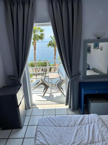 Mistral Καπος in Unknown City, Greece