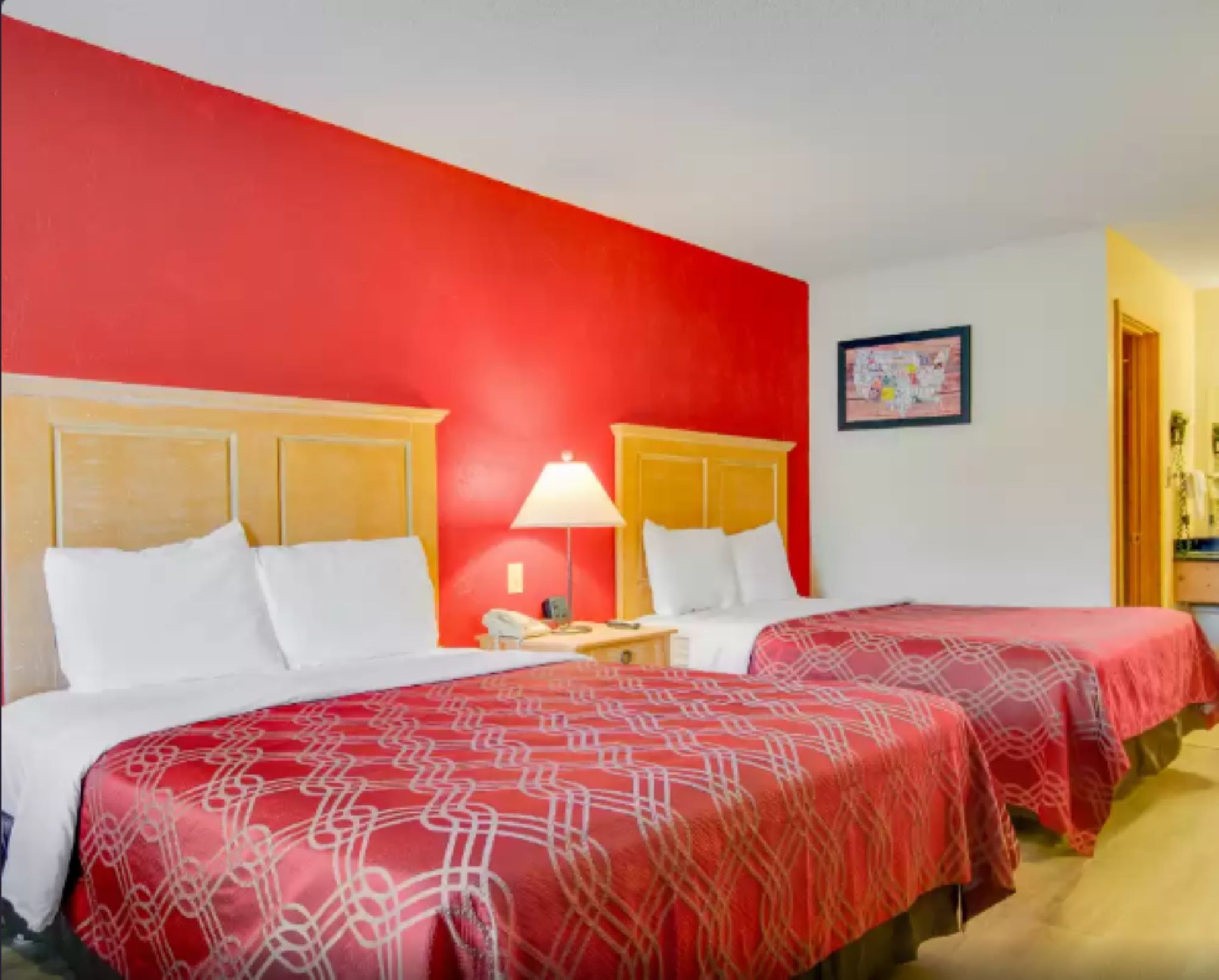 Econo Lodge Inn & Suites Kalispell Glacier National Park Gateway - photo 4