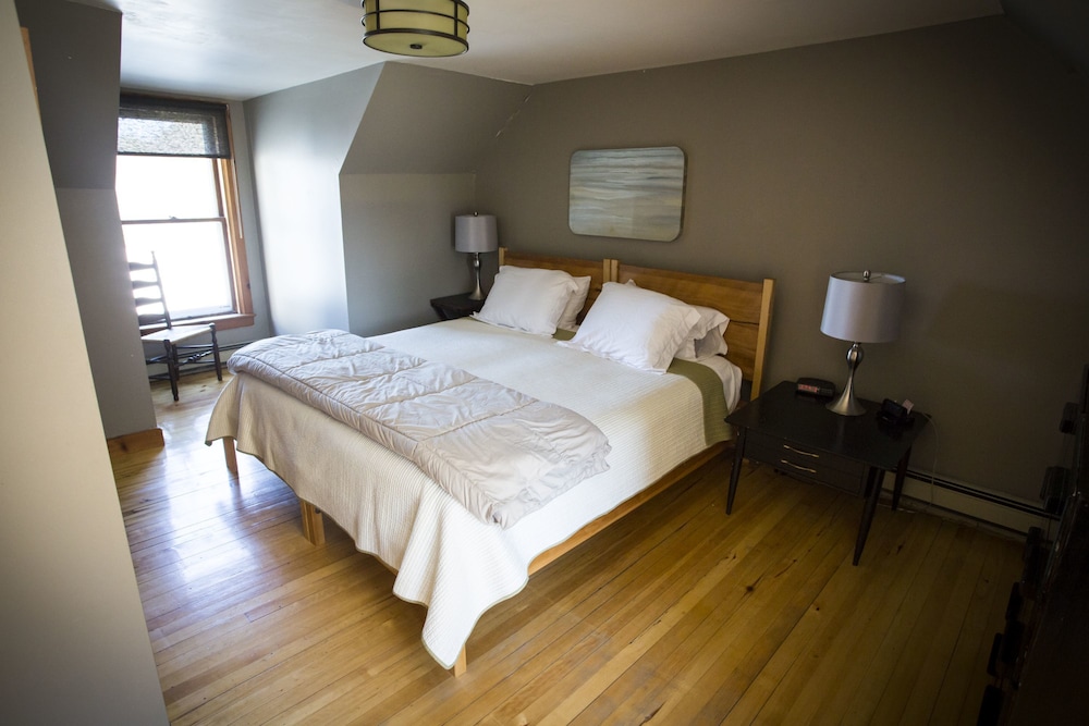 Mt. Philo Inn - photo 3