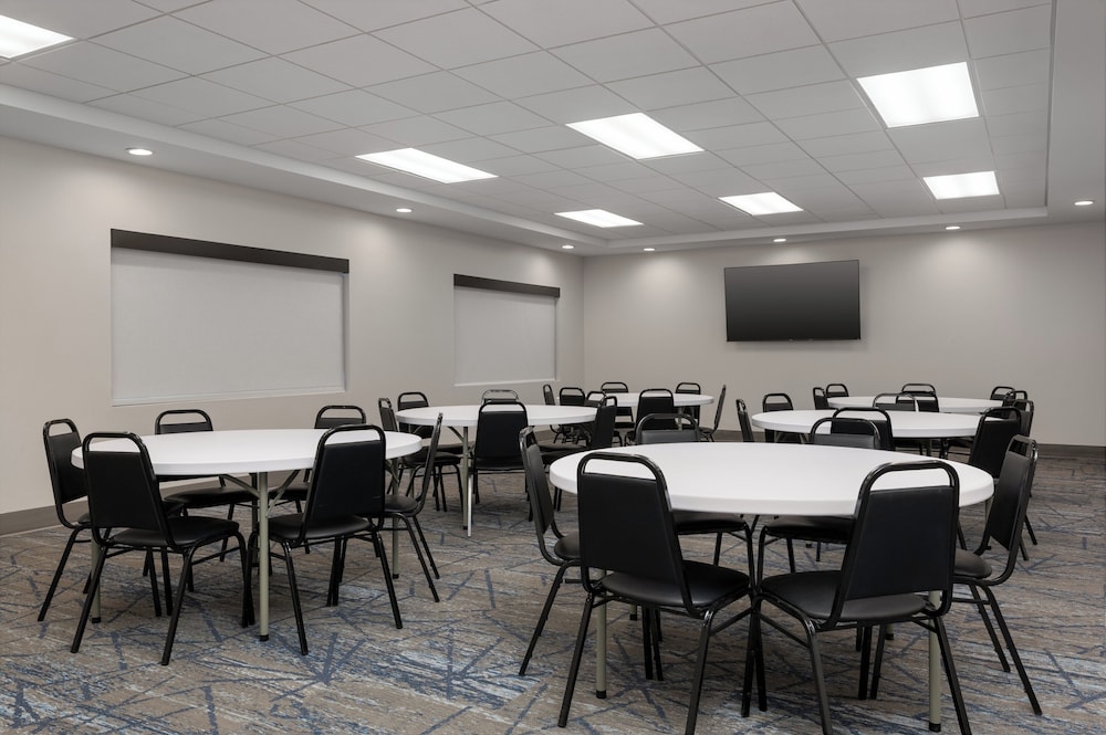 Holiday Inn Express & Suites Stevensville Benton Harbor an IHG Hotel - photo 64