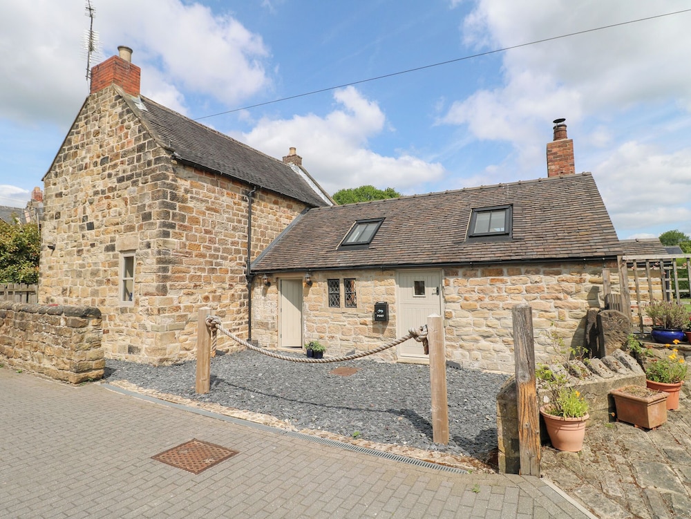 33 Main Road in Alfreton, United Kingdom